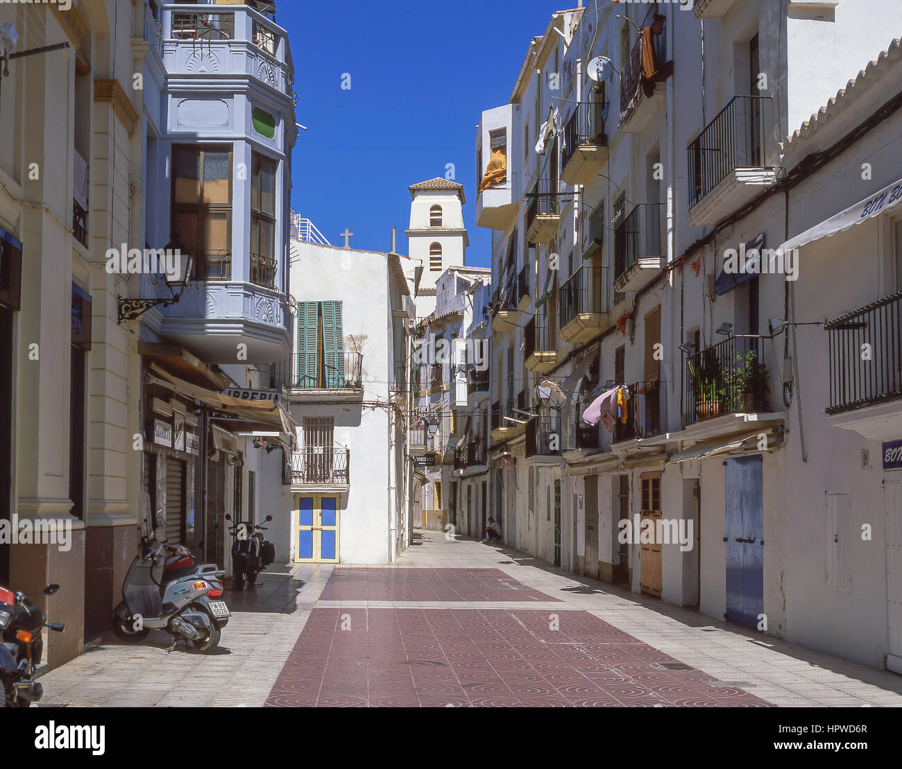Strada stretta nella Città Vecchia, Eivissa, Ibiza, Isole Baleari, Spagna Foto Stock