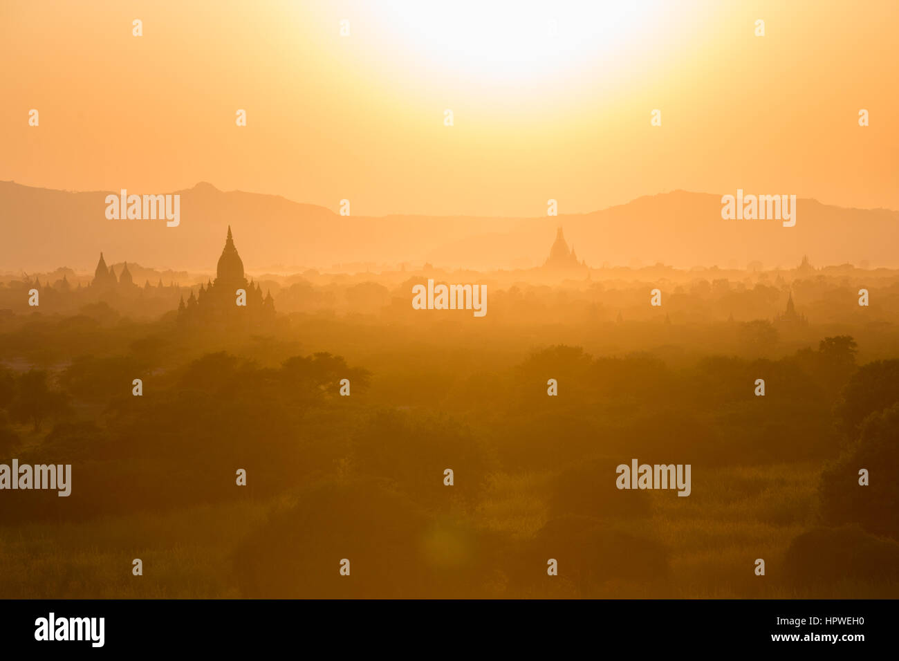 Alba e tramonto a Bagan, Myanmar Foto Stock