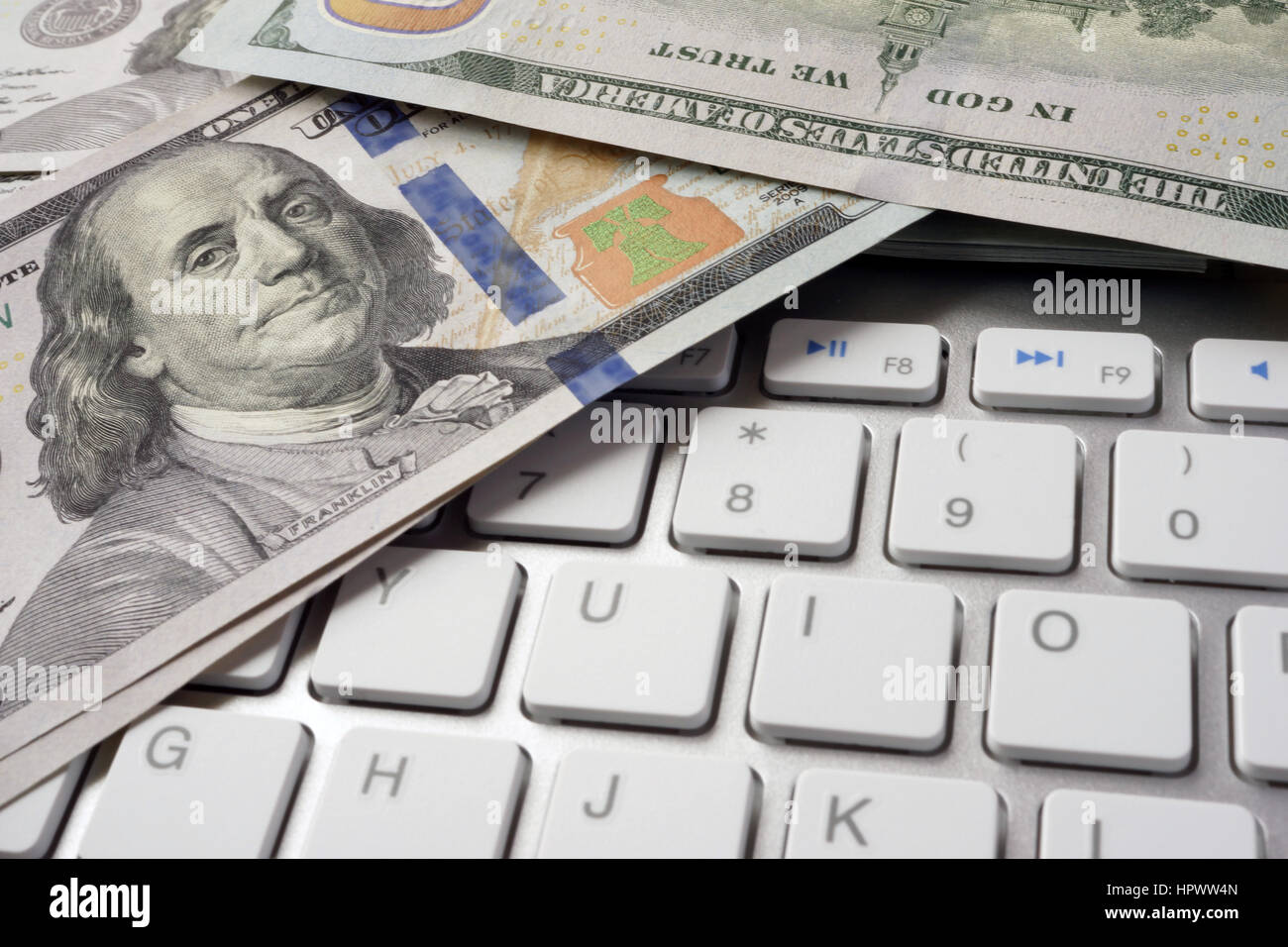 Tastiera e dollari. Pagamenti online concetto. Foto Stock