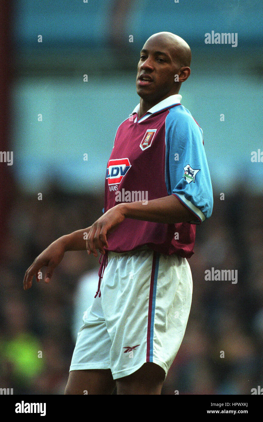 DION DUBLIN Aston Villa FC 06 Dicembre 1998 Foto Stock