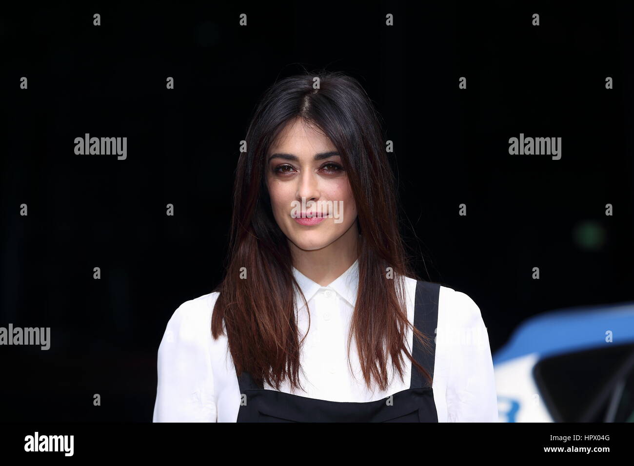 Roma, Italia. 24 Febbraio, 2017. Attrice italiana Valentina Lodovini durante il photocall per presentare i nuovi episodi di narrativa italiana Il Commissario Montalbano Credito: Matteo Nardone/Pacific Press/Alamy Live News Foto Stock