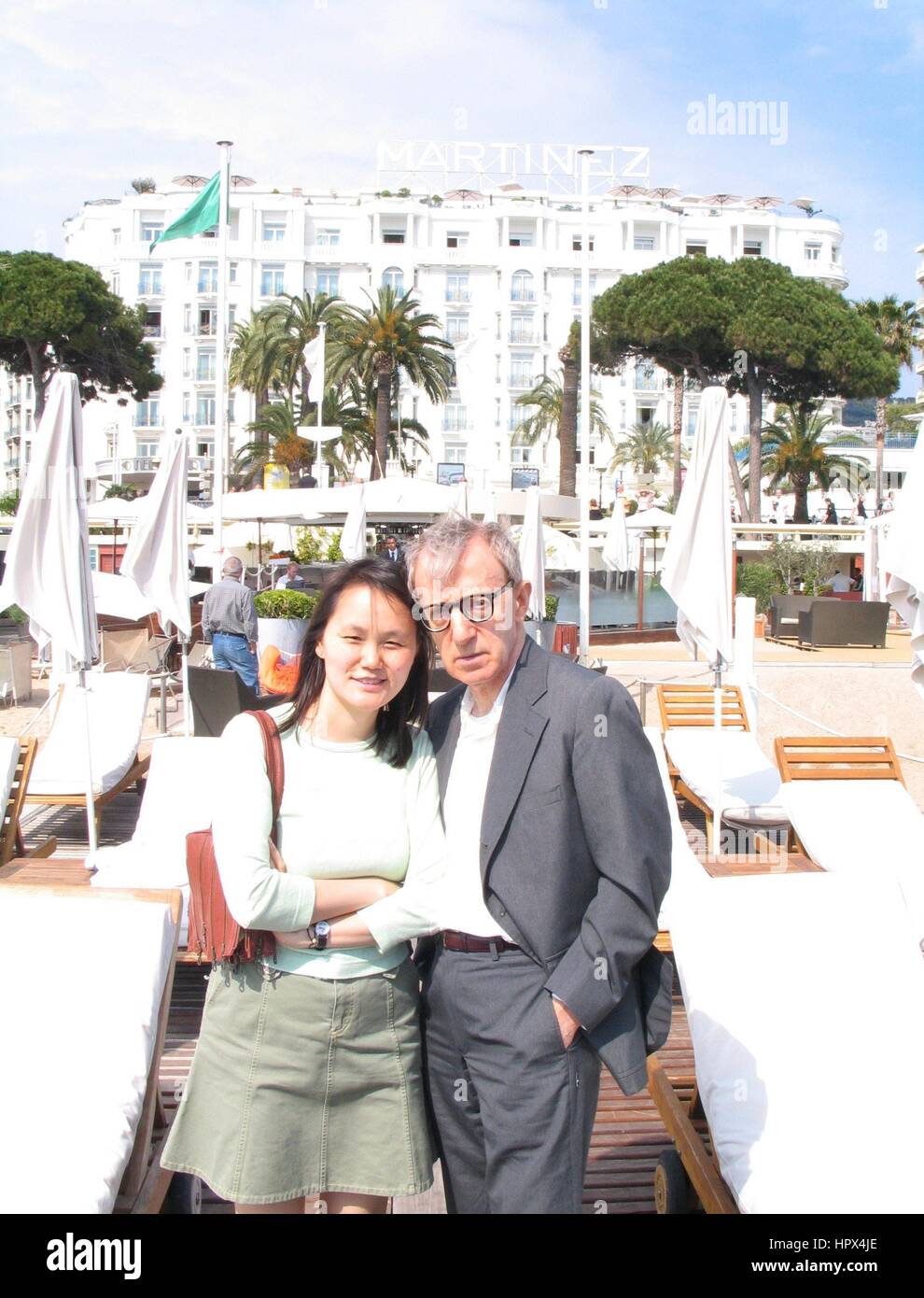Woody Allen e la moglie Soon-Yi Previn presso l'Hotel Martinez frequentando il 58th annuale di Cannes Film Festival ( Festival De Cannes ) a Cannes, Francia, 11 maggio 2005 Foto Stock