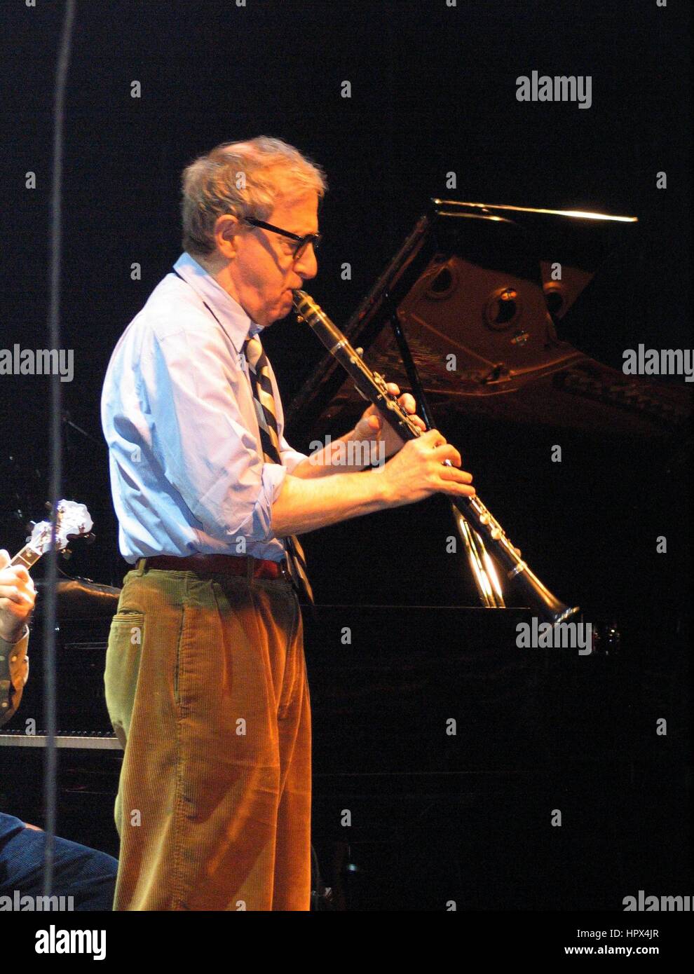 Woody Allen e la sua New Orleans Jazz Band eseguire un Concerto di Capodanno al casinò di Estoril di Lisbona, Portogallo, Dicembre 31, 2004 Foto Stock