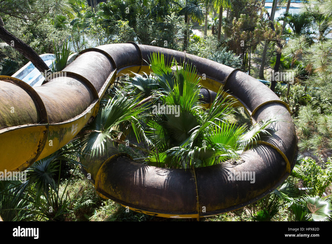 Abbandonato il parco acquatico in tinta, Vietnam Foto Stock