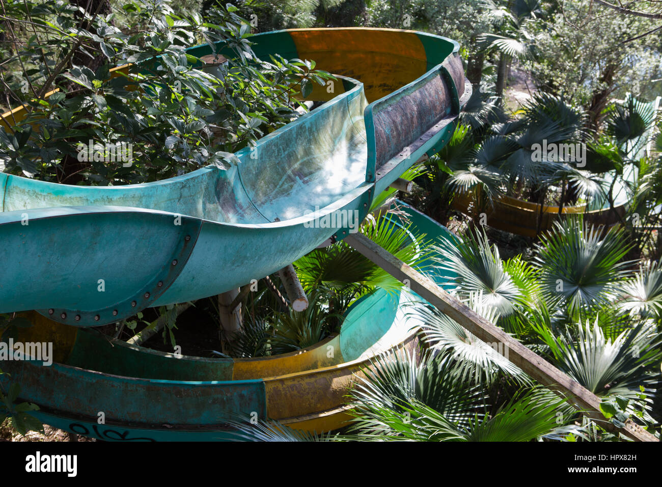 Abbandonato il parco acquatico in tinta, Vietnam Foto Stock