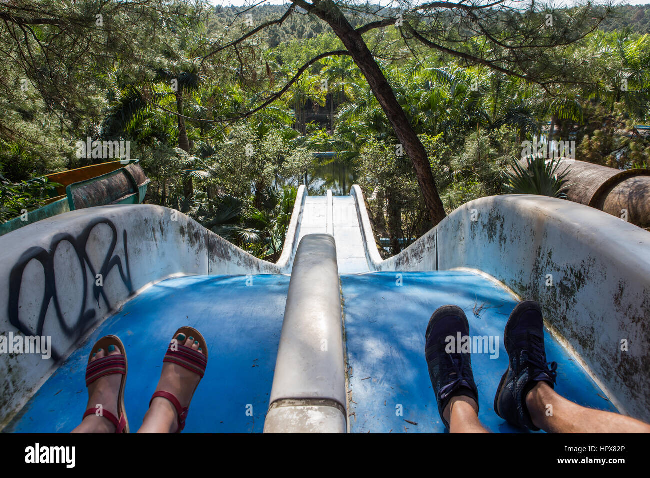 Abbandonato il parco acquatico in tinta, Vietnam Foto Stock