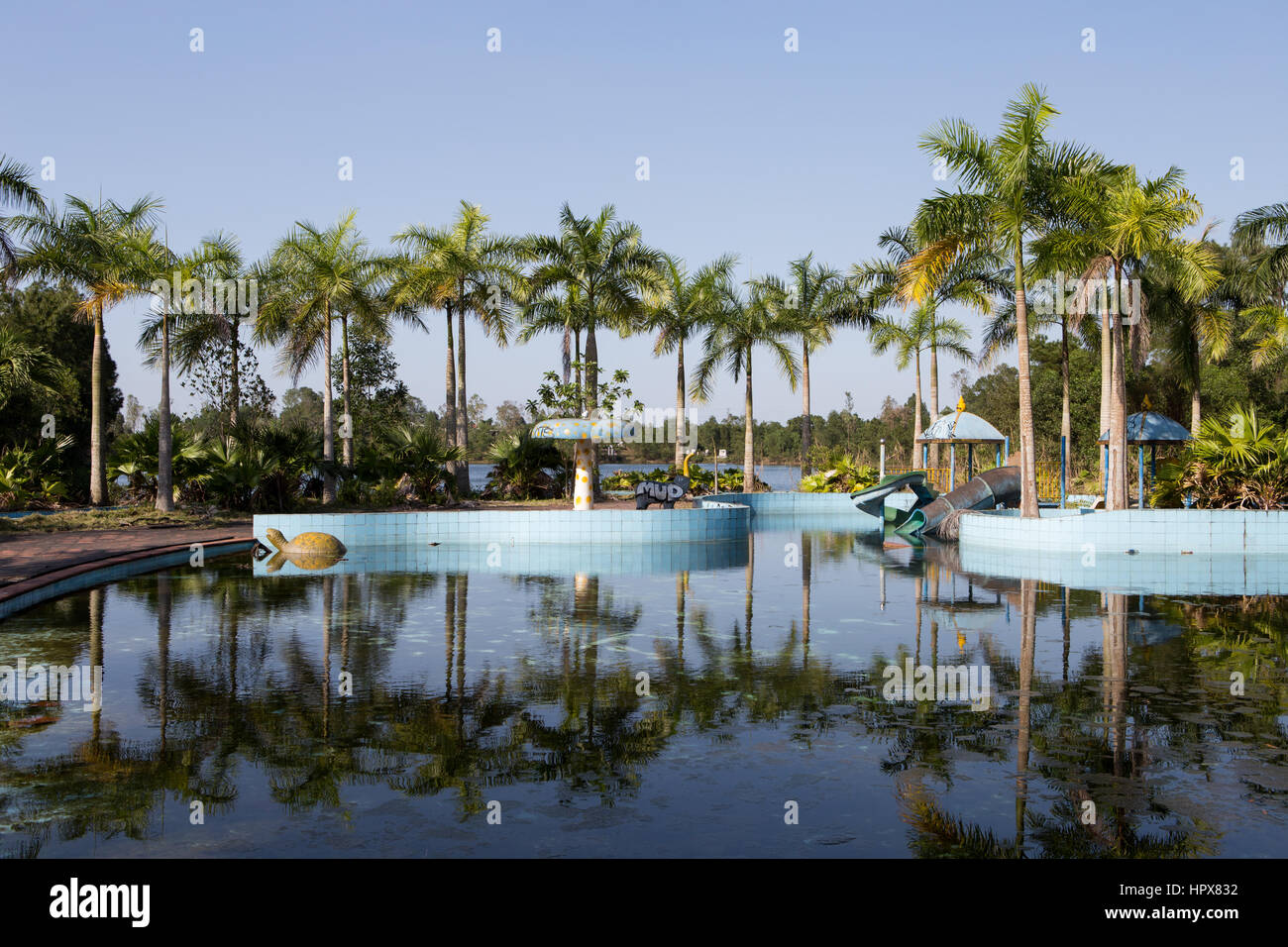 Abbandonato il parco acquatico in tinta, Vietnam Foto Stock