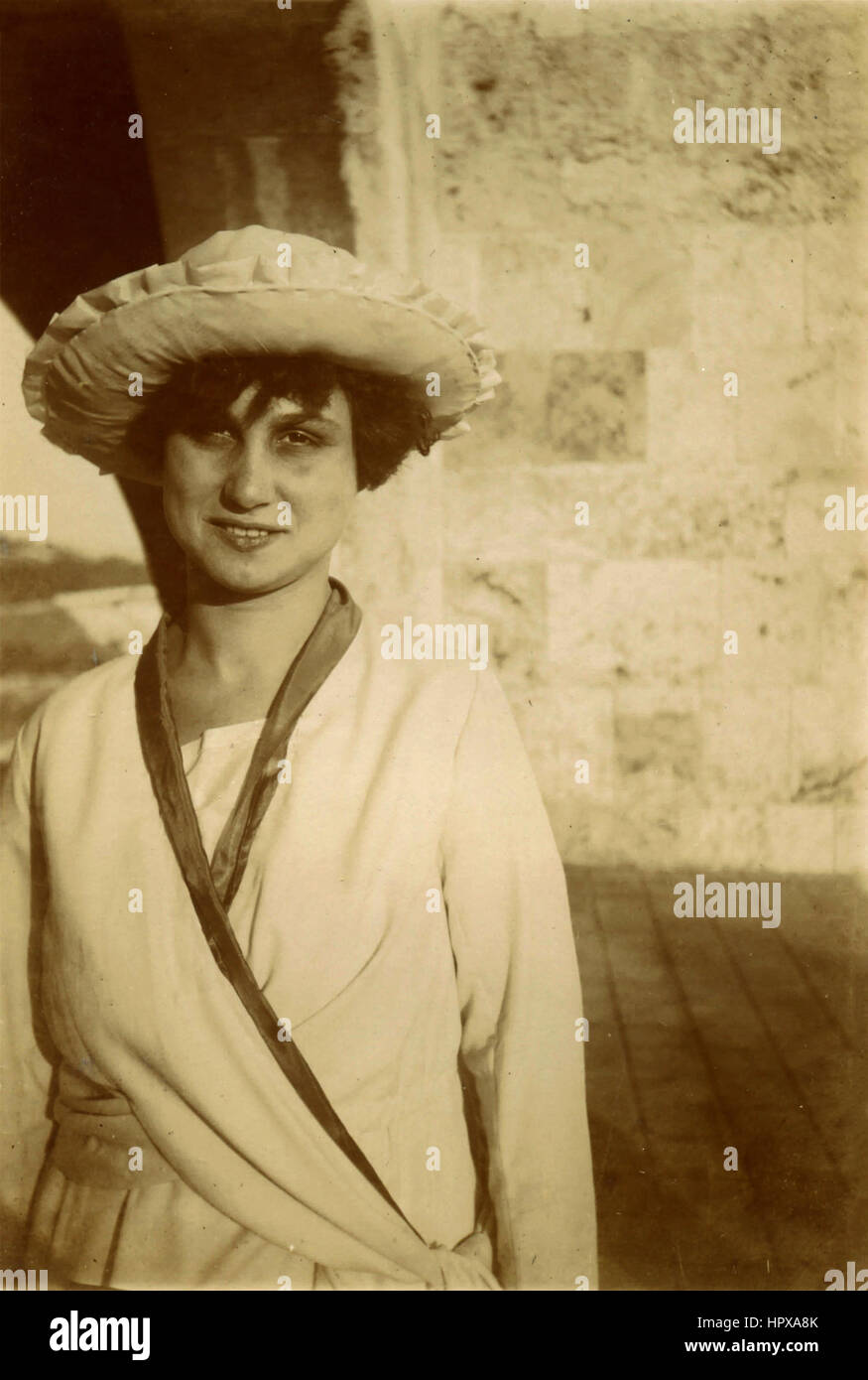 Ritratto di una donna con cappello, Italia Foto Stock