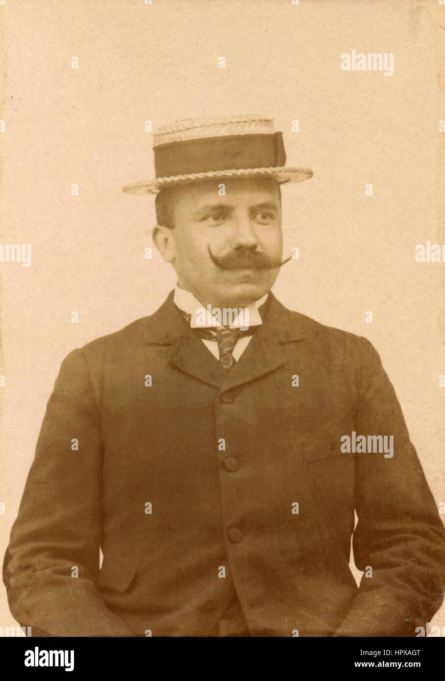 Ritratto Di Uomo Con Cappello E Baffi Immagini e Fotos Stock - Alamy