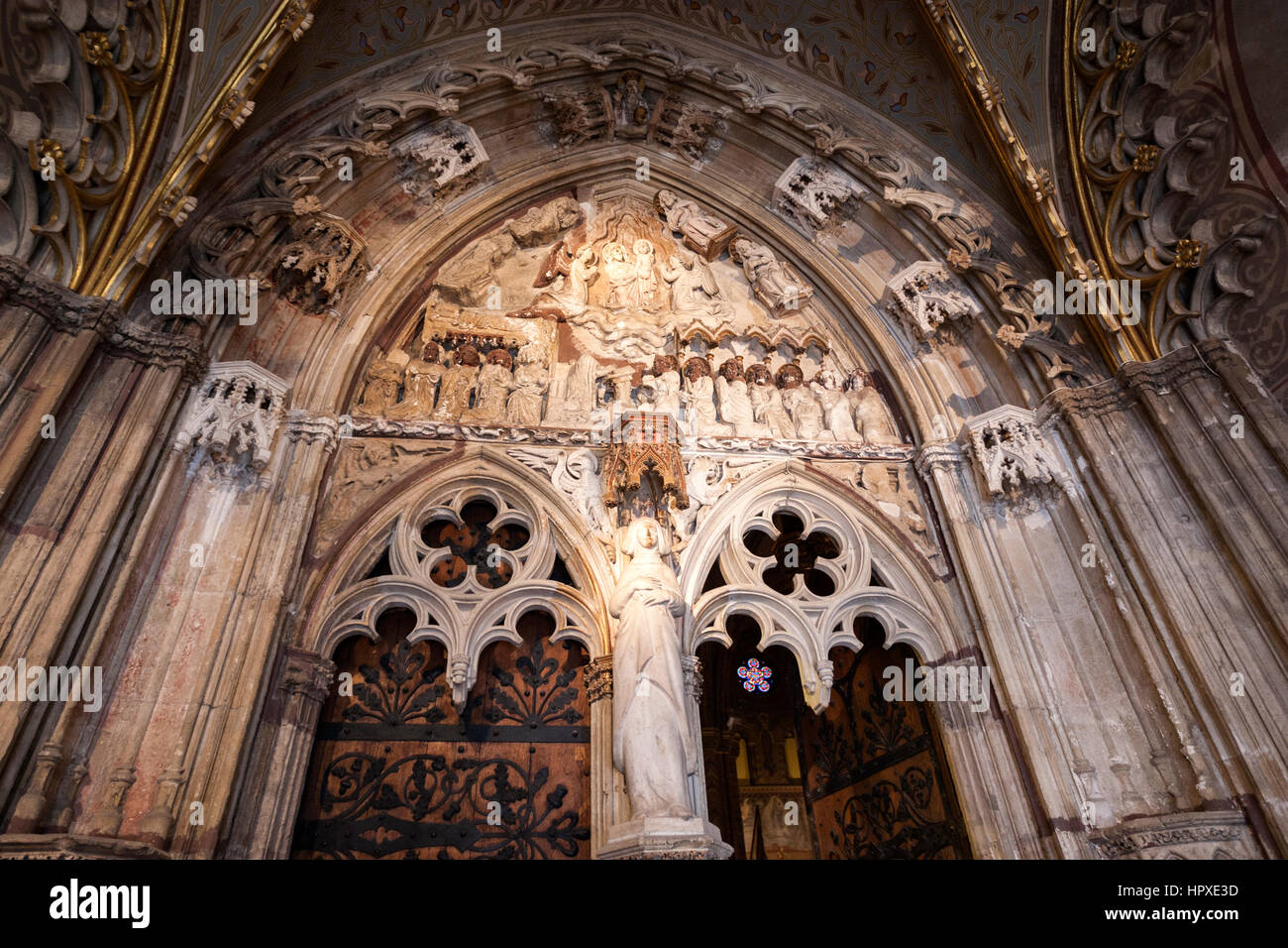 Portale della Vergine, la chiesa di San Mattia, Buda, florido stile tardo gotico, Budapest, Ungheria Foto Stock