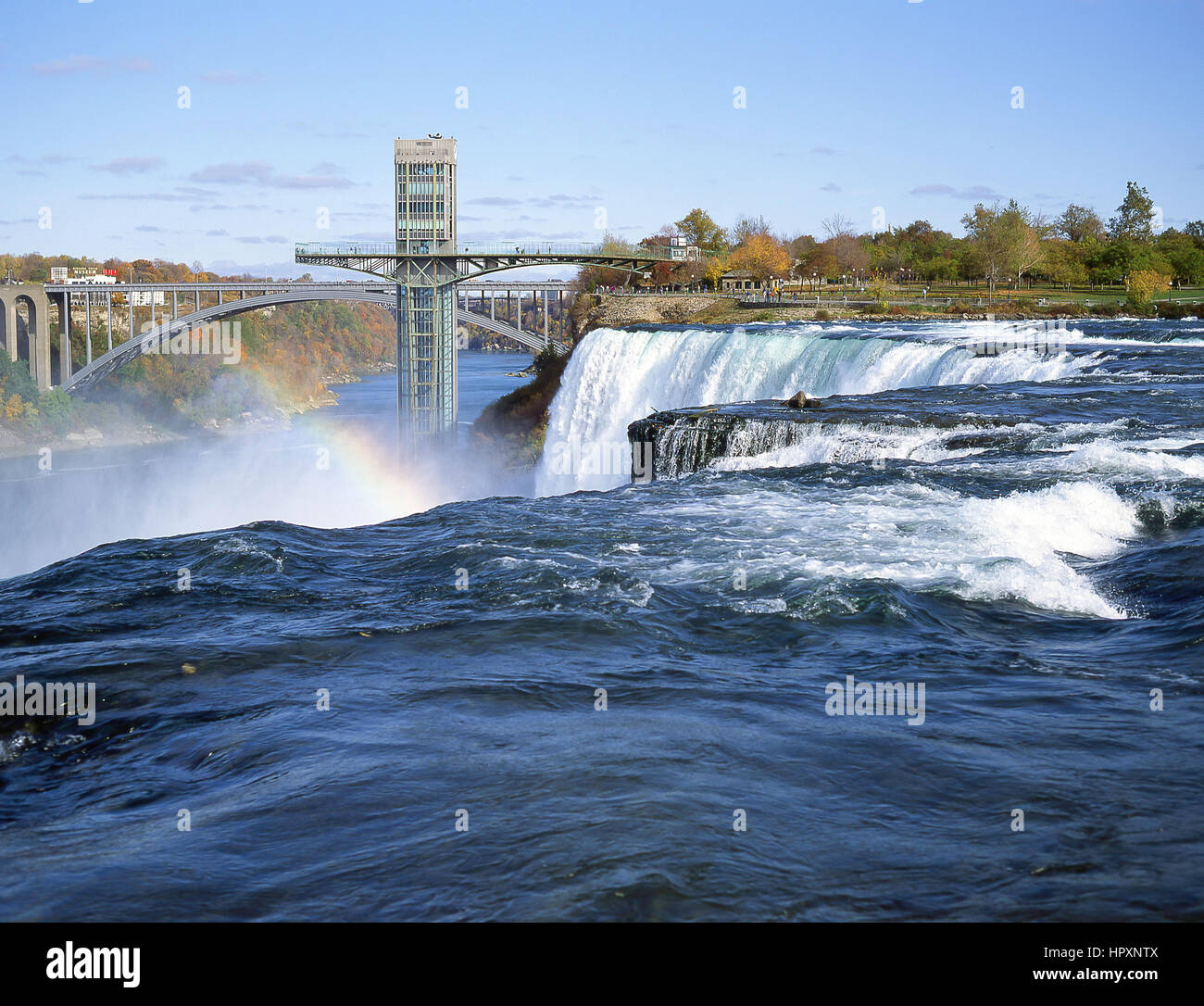 Americani e Bridal Veil Falls, Niagara Falls, nello Stato di New York, Stati Uniti d'America Foto Stock