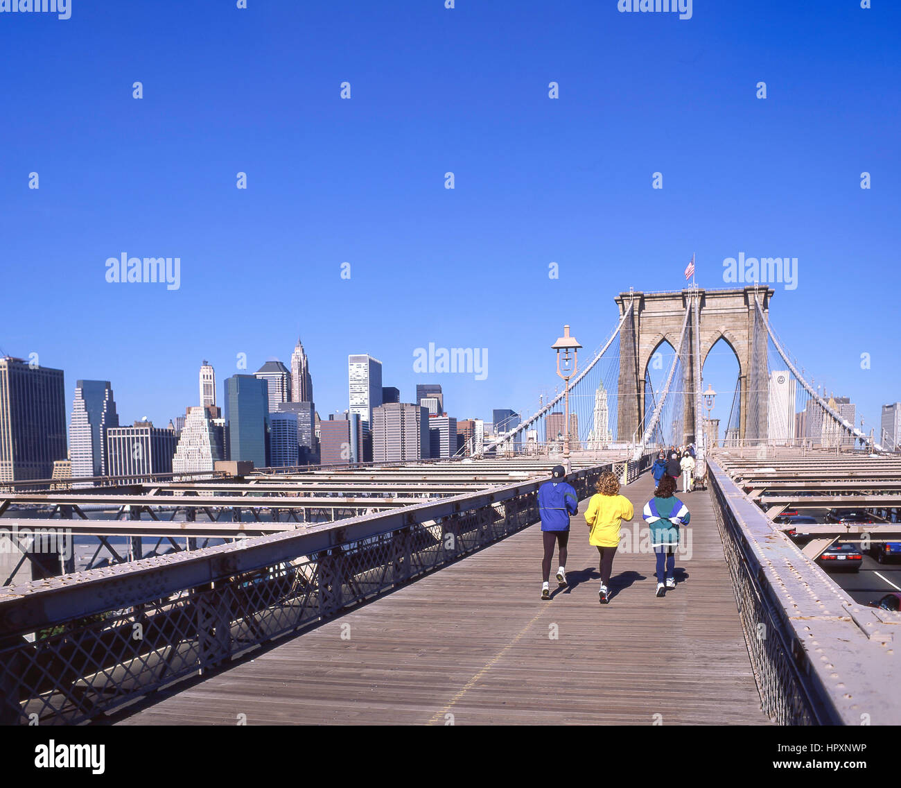 Passaggio pedonale oltre il Ponte di Brooklyn, Manhattan, New York, nello Stato di New York, Stati Uniti d'America Foto Stock