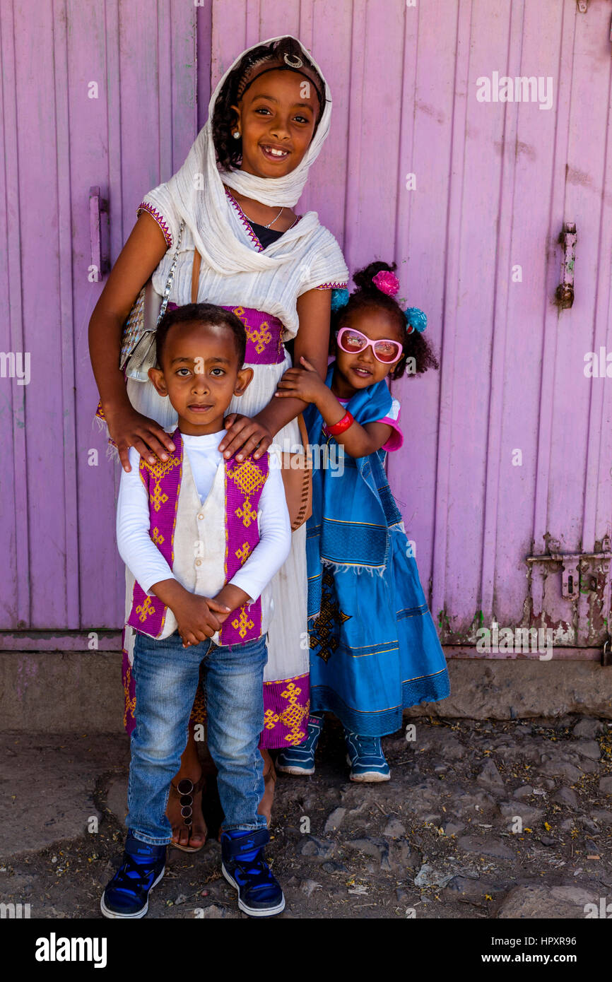 Cristiano etiope bambini durante Timkat (Epifania) Celebrazioni, Addis Abeba, Etiopia Foto Stock