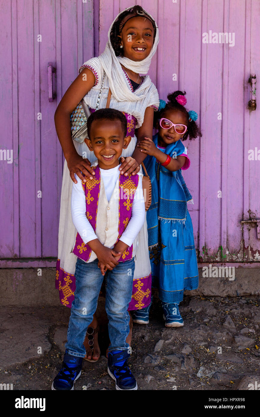 Cristiano etiope bambini durante Timkat (Epifania) Celebrazioni, Addis Abeba, Etiopia Foto Stock