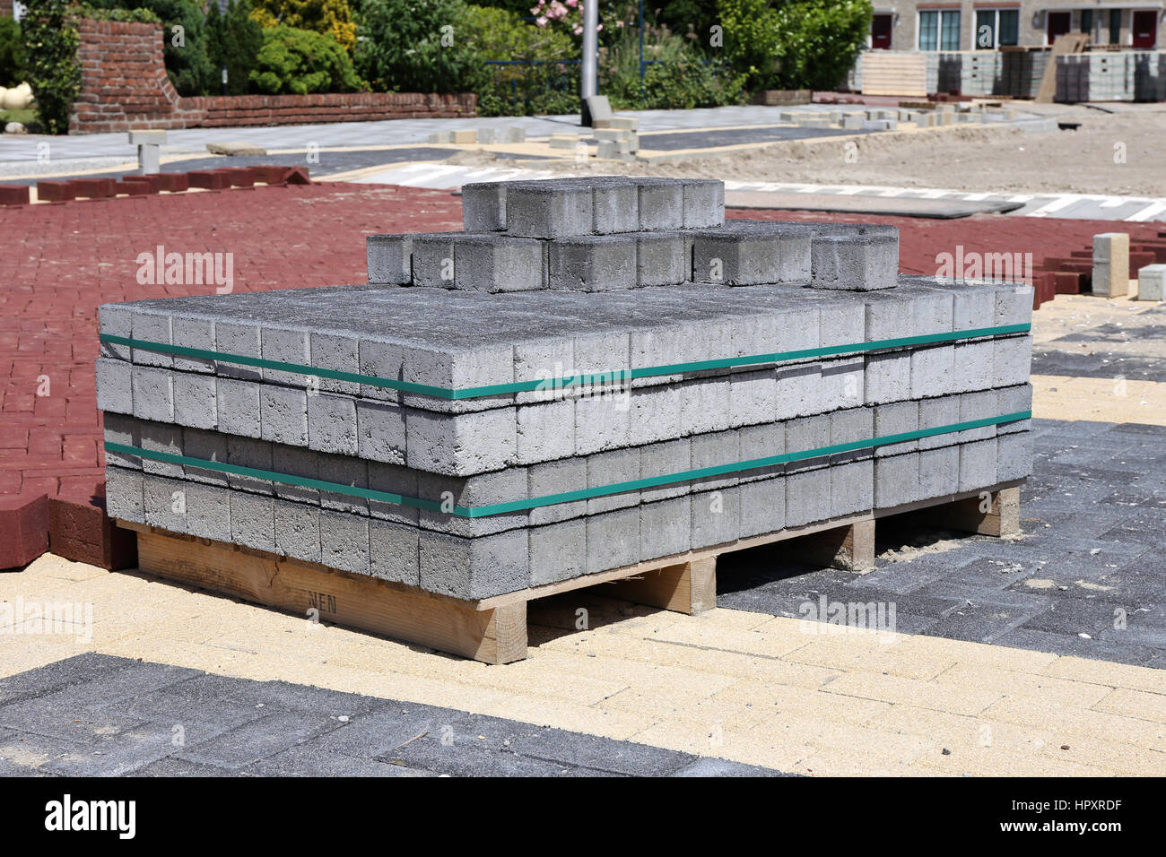 Pallet di ciottoli al sito in costruzione in zona residenziale Foto Stock