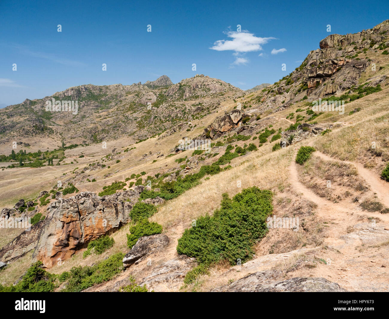 Il picco caratteristico del monte Zlato, Zlatovrv (1422m), vicino a Prilep in Pelagonia regione della Macedonia Foto Stock