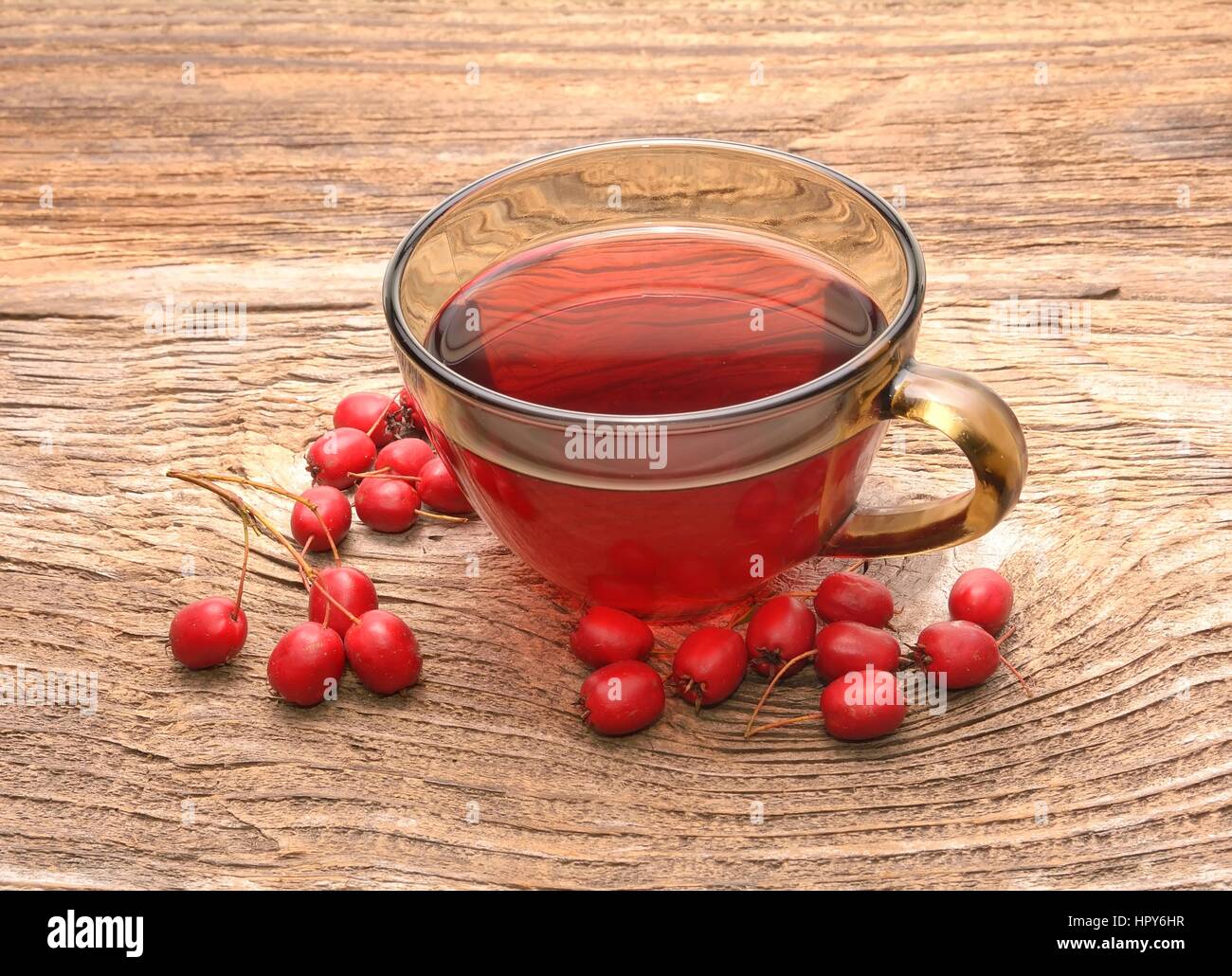 Biancospino tè e frutti maturi di biancospino Foto Stock