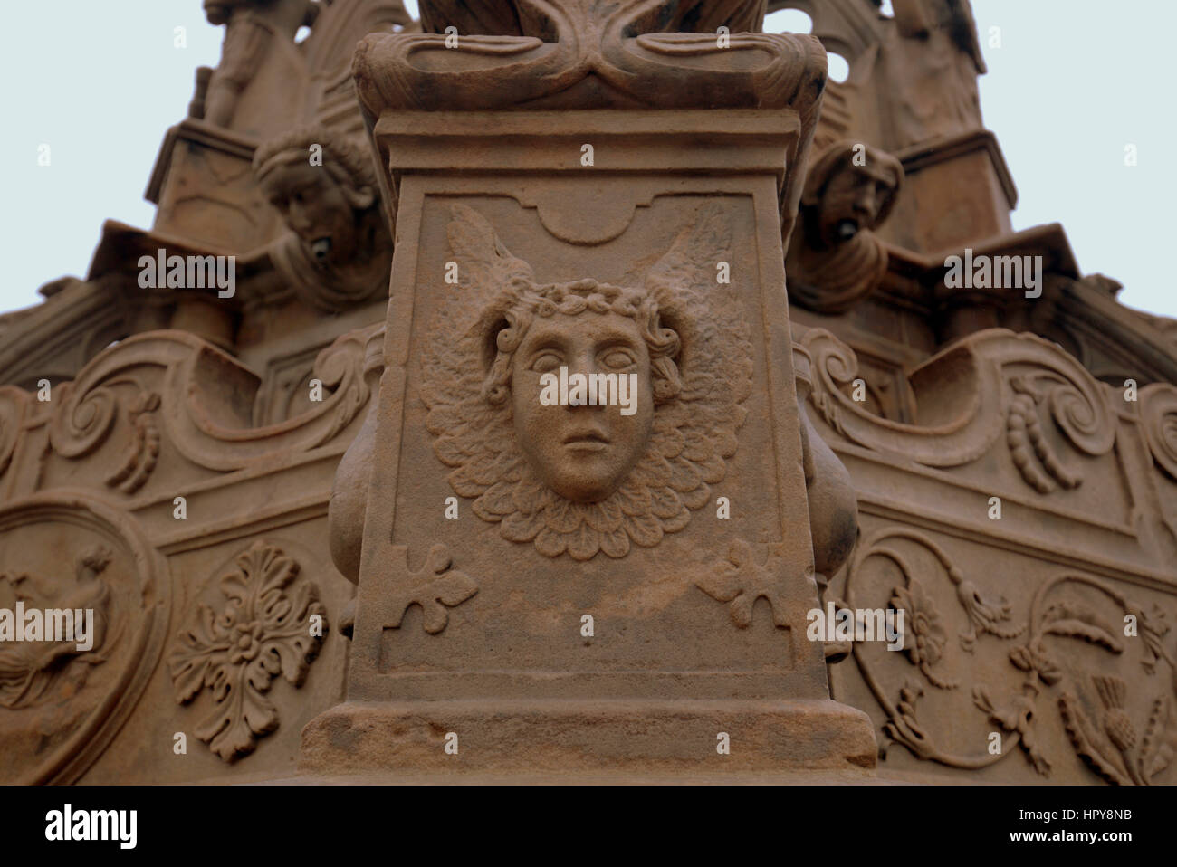 Fontana Llinlithgow palace il luogo di nascita di Maria Regina di Scozia Foto Stock