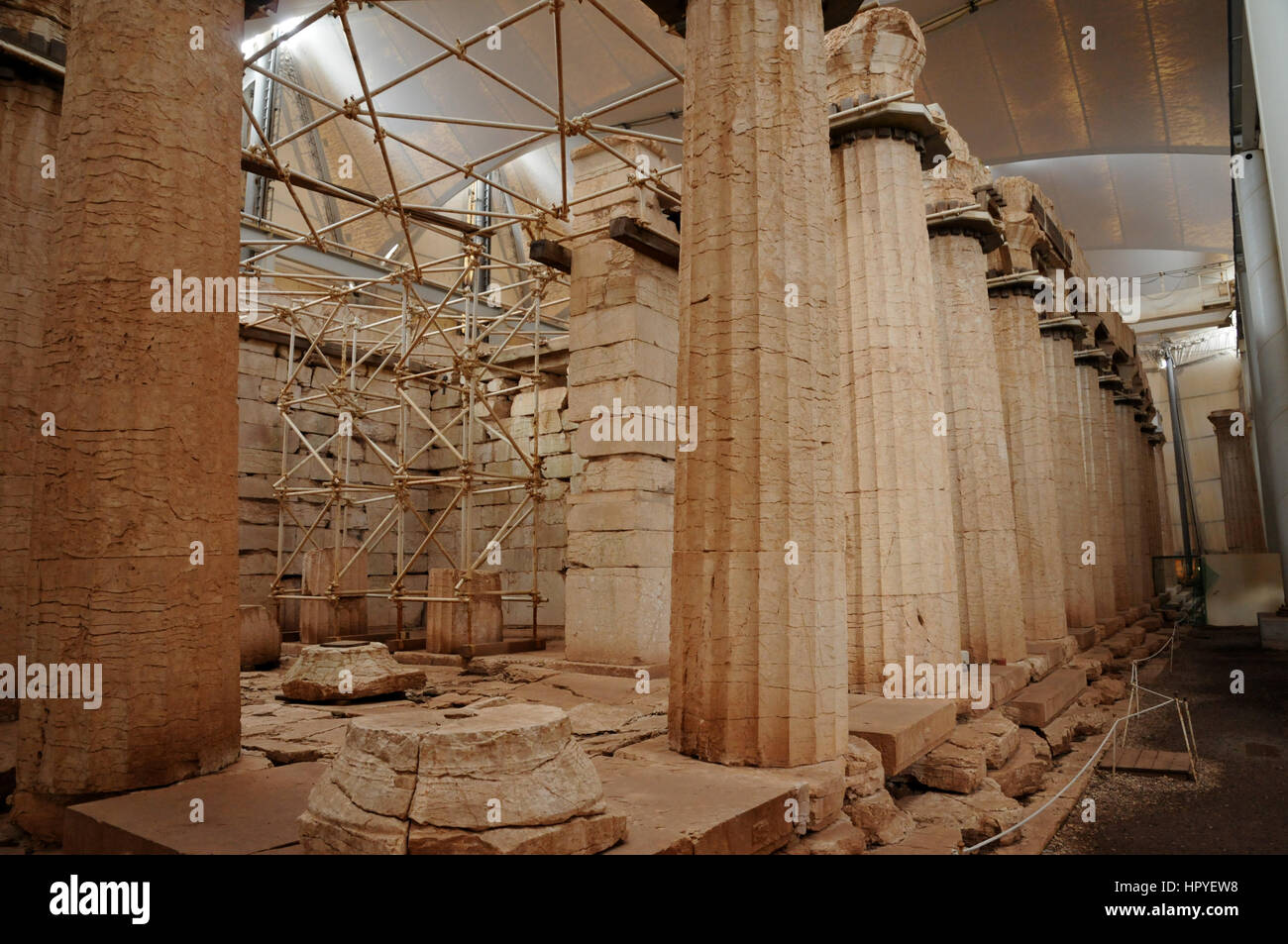 Lavori di restauro in corso presso il Tempio di Apollo vicino Andritsena nella regione montuosa di Arcadia in Grecia.Tempio di Apollo Foto Stock