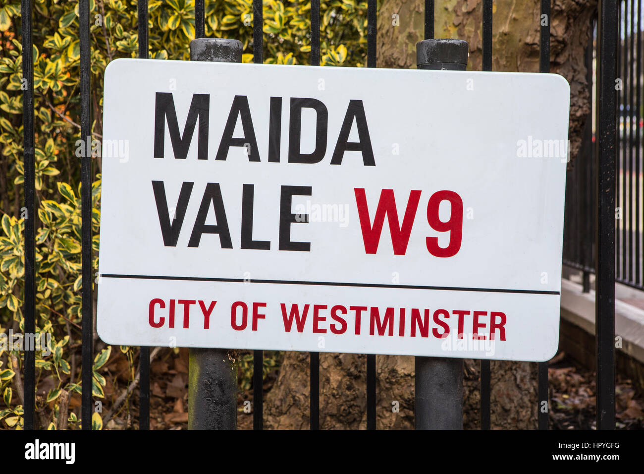 Un cartello stradale per Maida Vale si trova nella città di Westminster a Londra. Foto Stock