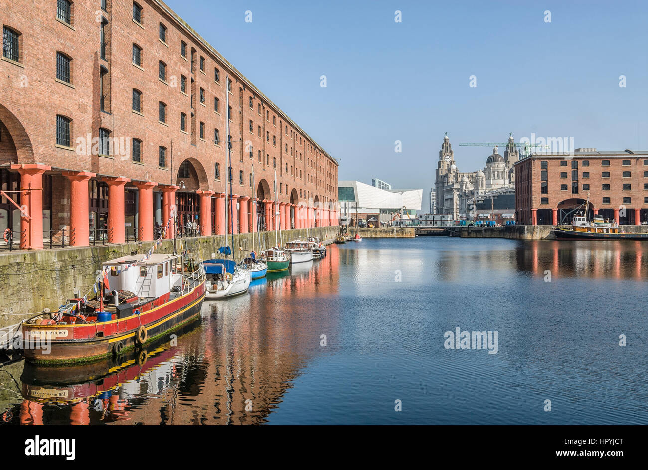 Marina di Albert Dock, un complesso di edifici del dock e i magazzini di Liverpool, in Inghilterra Foto Stock