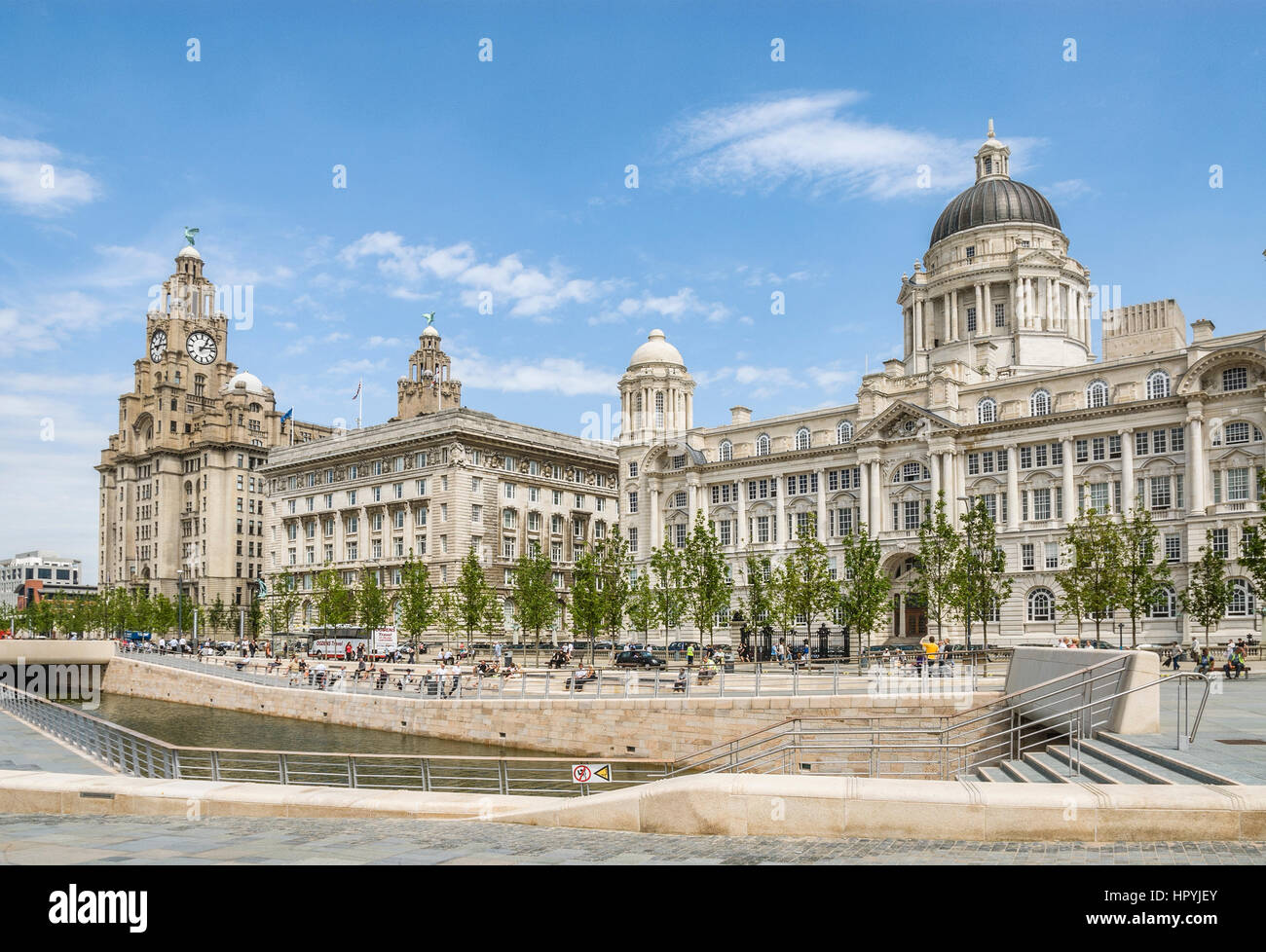 Lo storico sito sul lungofiume di Pier Head nel centro di Liverpool, Inghilterra Foto Stock