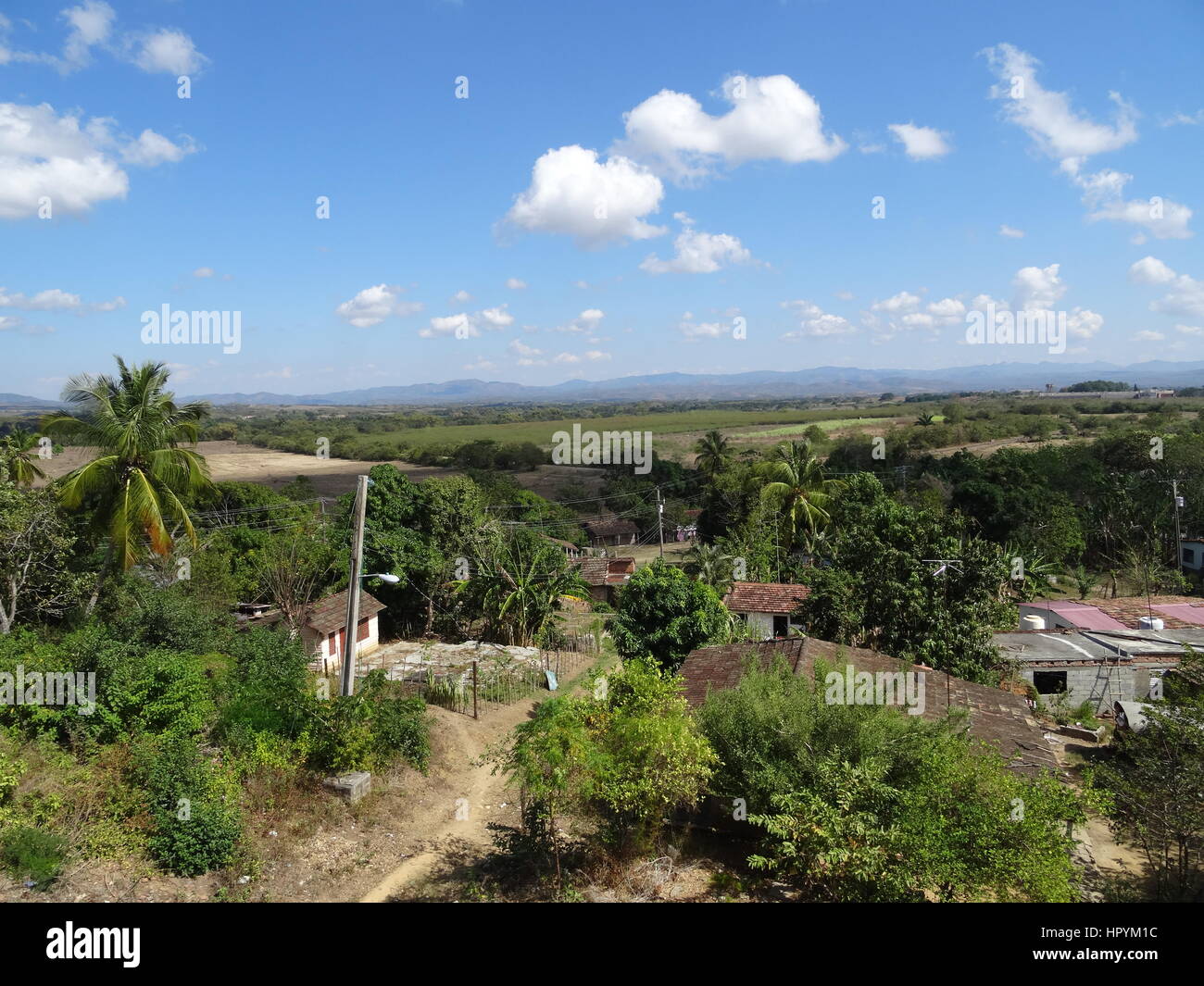 Cubano paesaggio di campagna con case tradizionali da la Valle de los Ingenios vicino a Trinidad Foto Stock