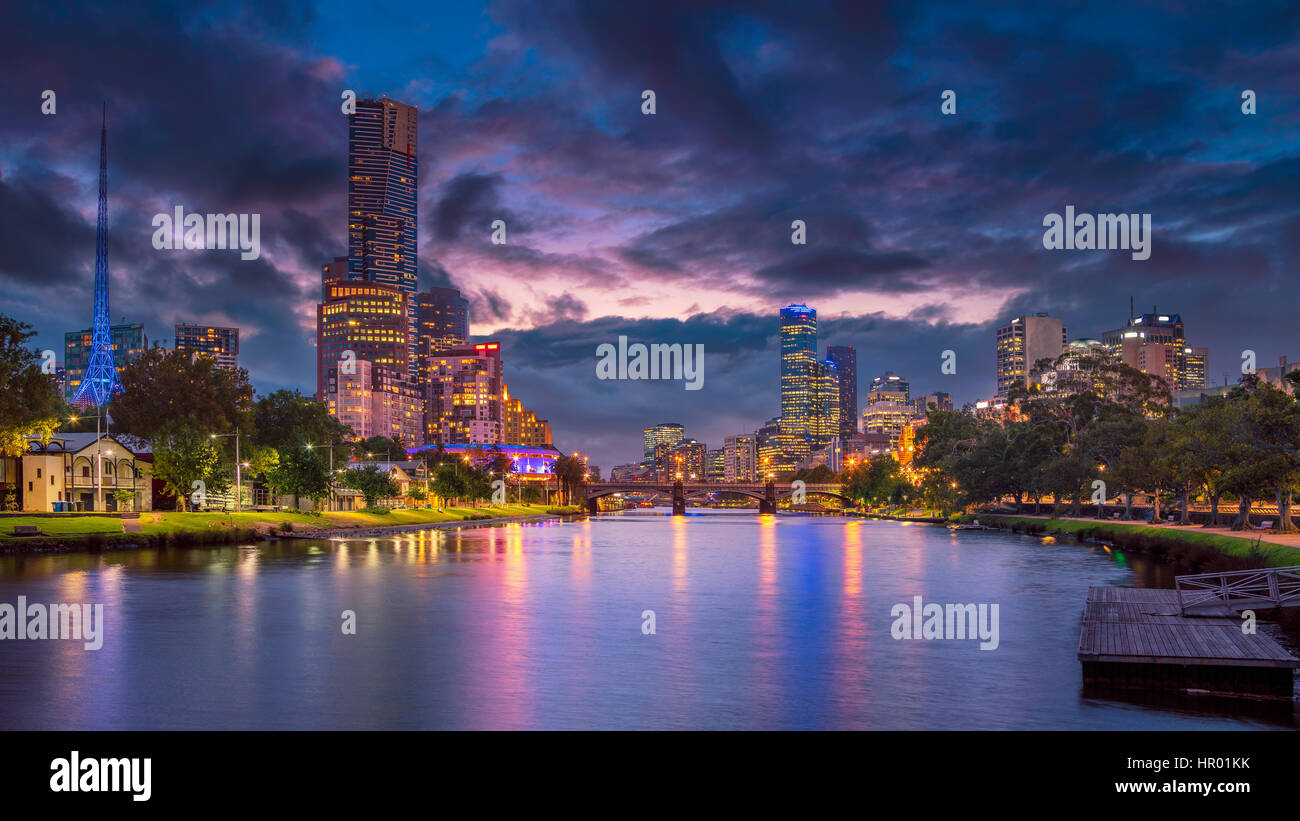 Melbourne. Immagine panoramica di Melbourne, Australia durante il periodo estivo il tramonto. Foto Stock