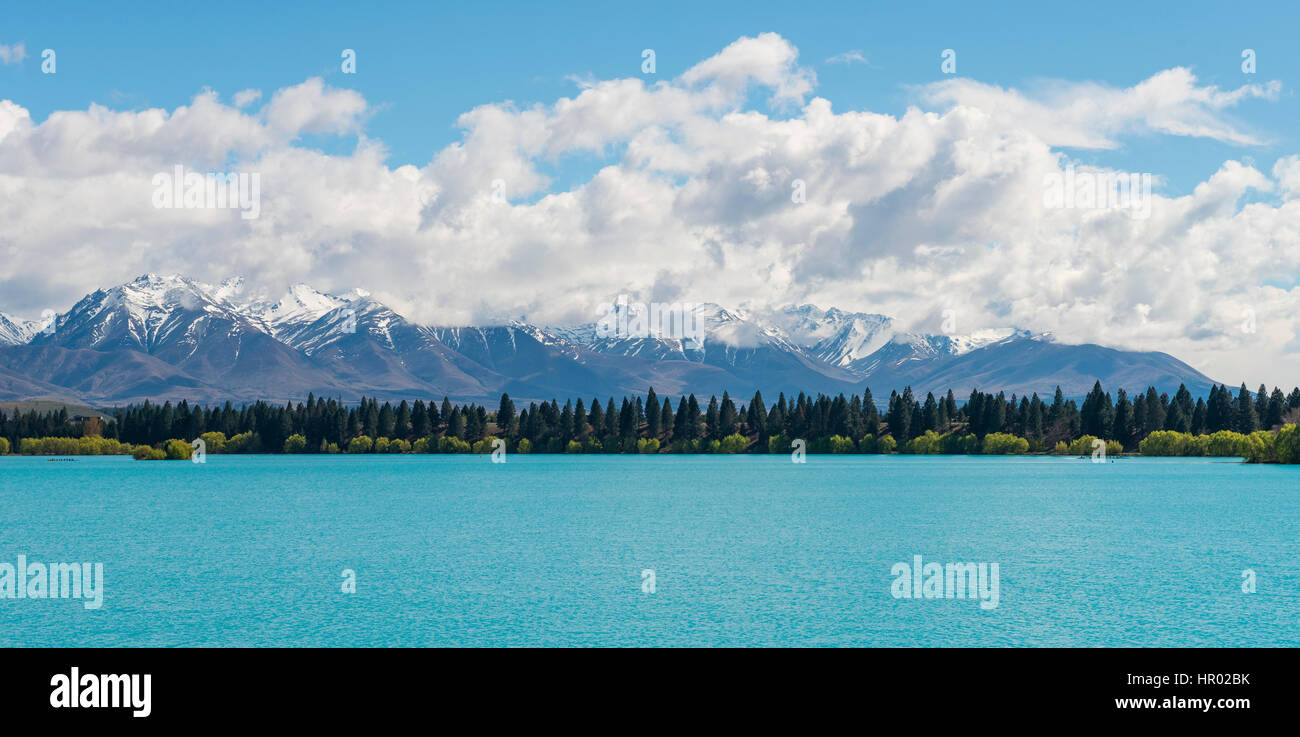L'acqua turchese, Lago Pukaki, Ben Ohau gamma con neve, regione di Canterbury, Southland, Nuova Zelanda Foto Stock