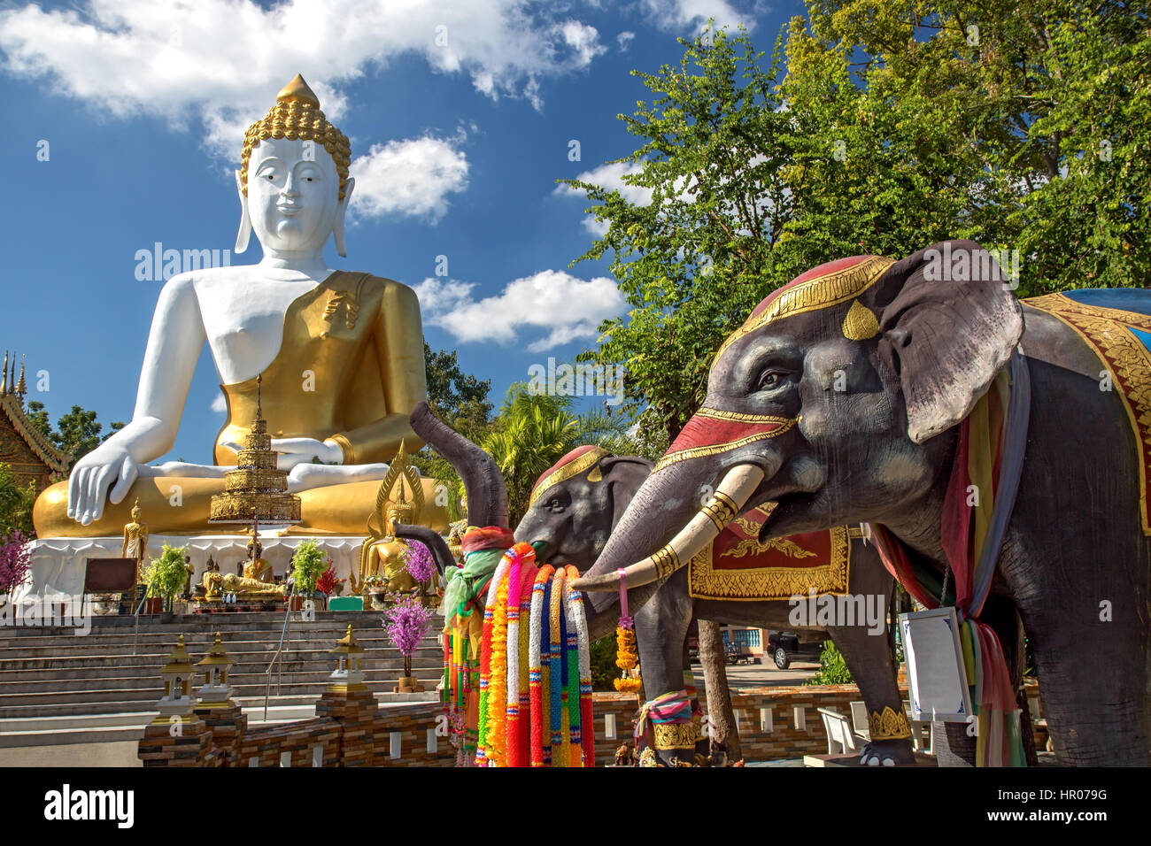 Il monastero buddista di Wat Phra That Doi Kham in Chiang Mai. Tempio nel nord della Thailandia. Foto Stock