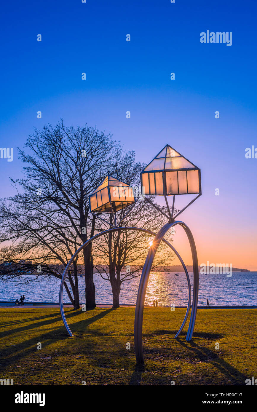 "L'impegno" ring scultura di Dennis Oppenheim, Sunnset Beach, English Bay, Vancouver, British Columbia, Canada Foto Stock