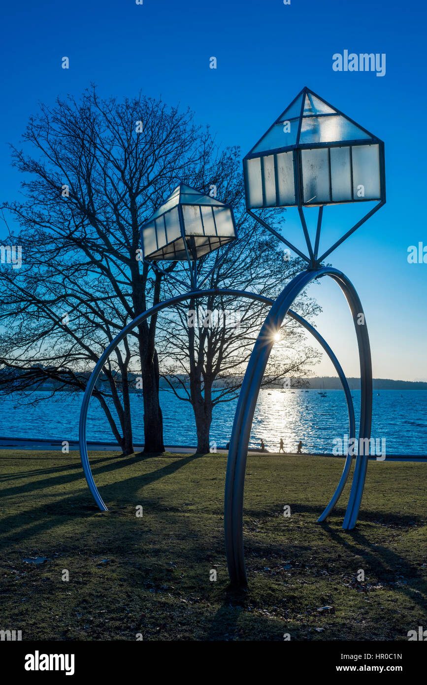 "L'impegno" ring scultura di Dennis Oppenheim, Sunnset Beach, English Bay, Vancouver, British Columbia, Canada Foto Stock