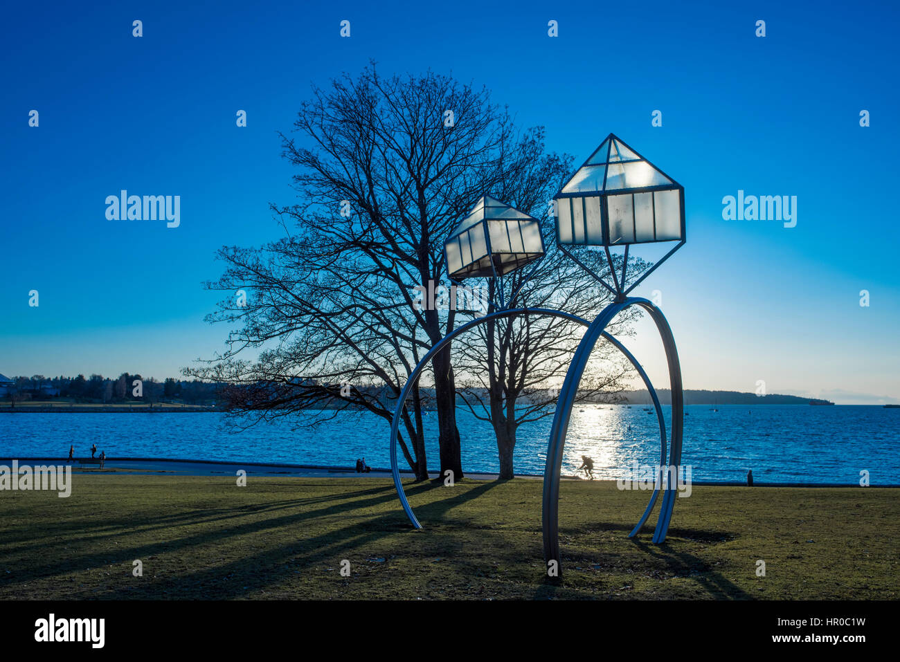 "L'impegno" ring scultura di Dennis Oppenheim, Sunnset Beach, English Bay, Vancouver, British Columbia, Canada Foto Stock