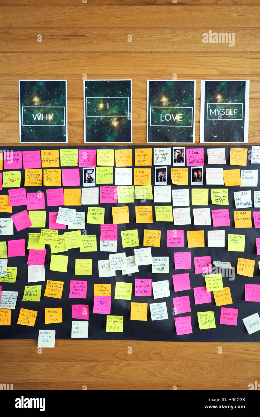 "Perché amo io' pensione in un corridoio su un campus universitario. Foto Stock "Perché amo io' pensione in un corridoio su un campus universitario. Foto Stock