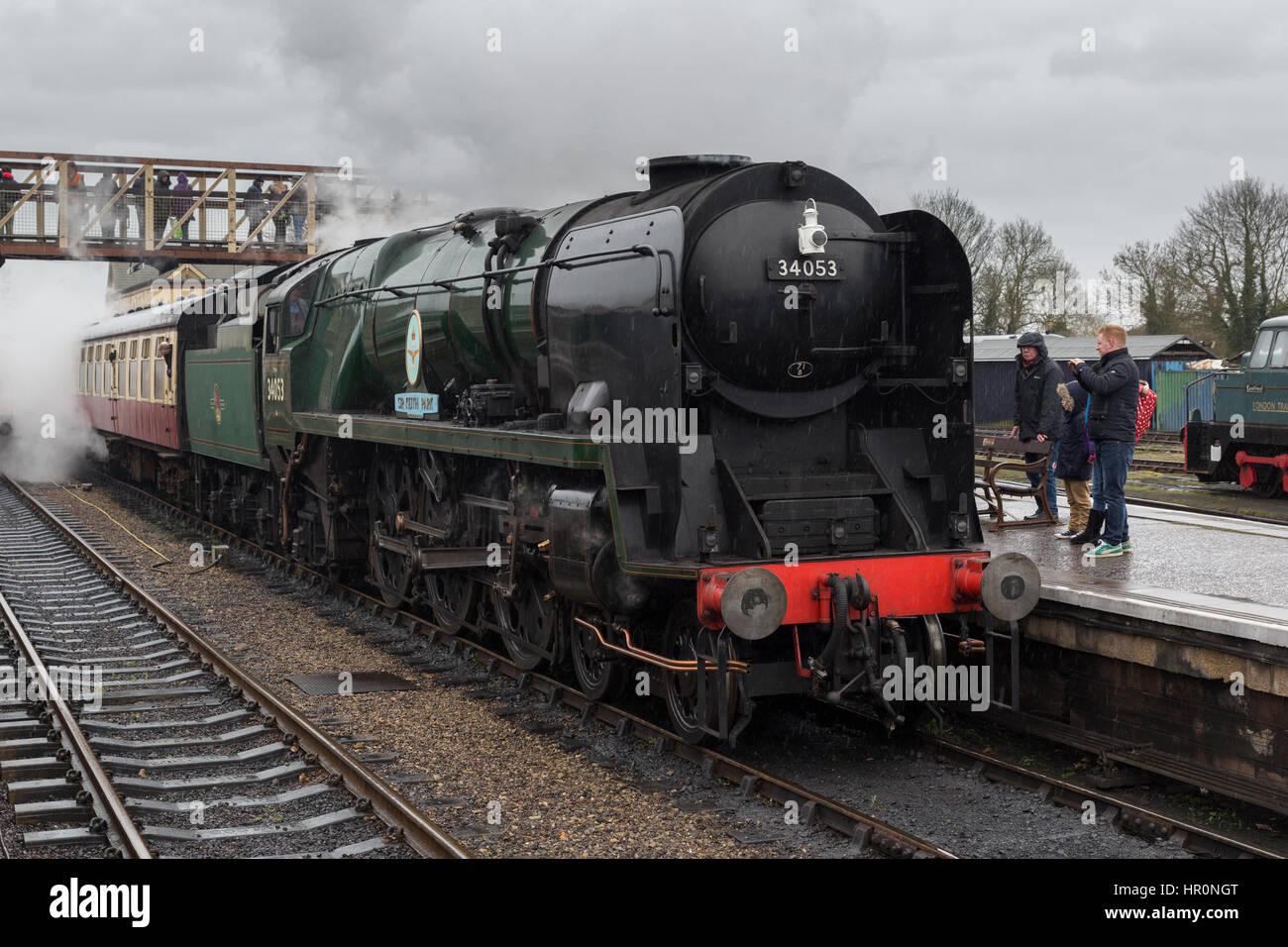Nene Valley Railway, Peterborough, Regno Unito. Il 25 febbraio, 2017. Battaglia di Bretagna Classe di locomotive a vapore 92 Squadron e Sir Keith Park prendere parte a un evento per commemorare i 50 anni dalla fine del vapore Servizi di bolina sulle ferrovie britanniche meridionale della regione. Credito: Andrew Plummer/Alamy Live News Foto Stock