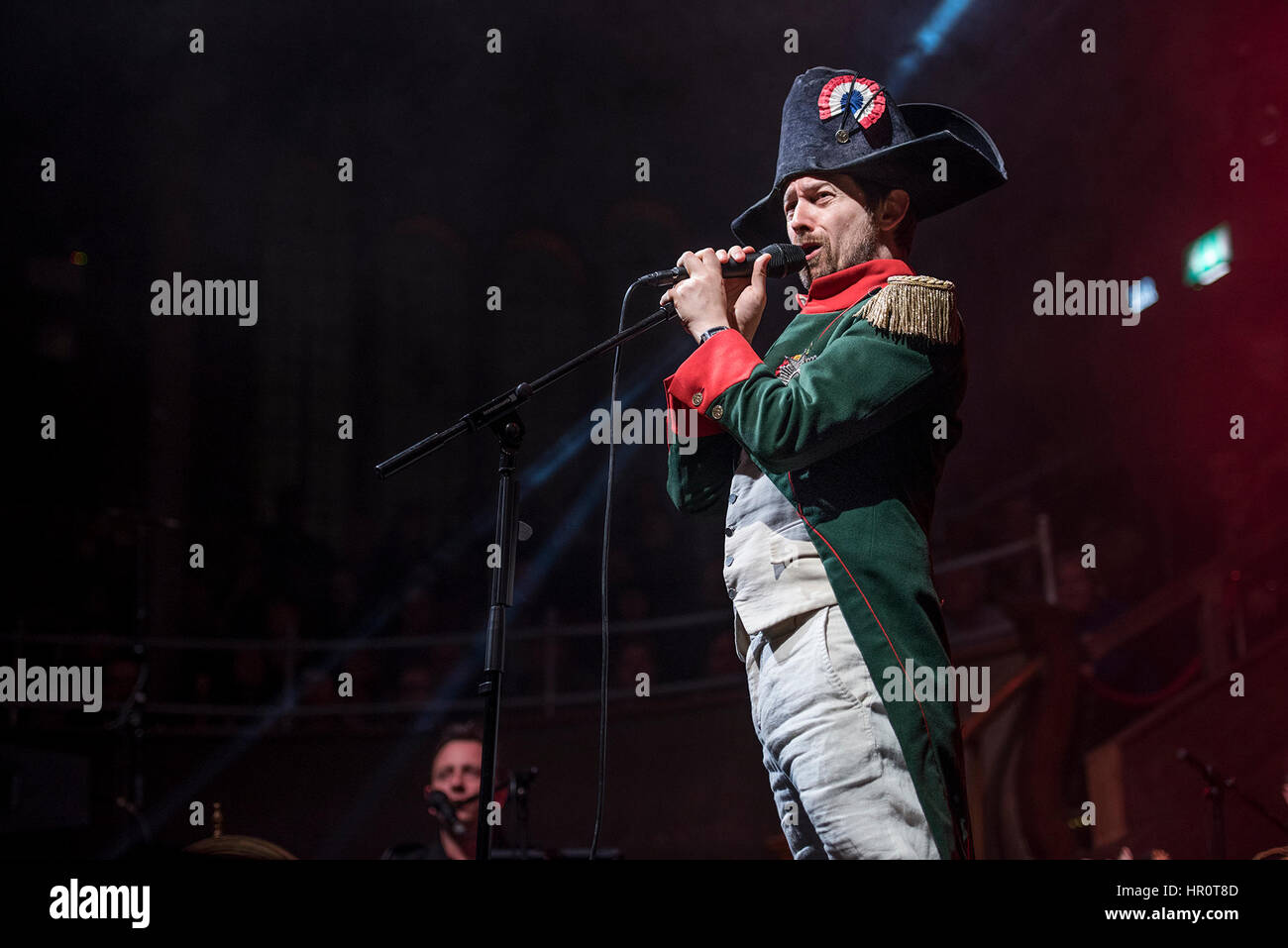 Manchester, Regno Unito. Il 25 febbraio, 2017. Neil Hannon della Divina Commedia eseguire presso la Royal Albert Hall di Manchester sulla loro headline UK tour 2017, Manchester 25/02/2017 Credit: Gary Mather/Alamy Live News Foto Stock