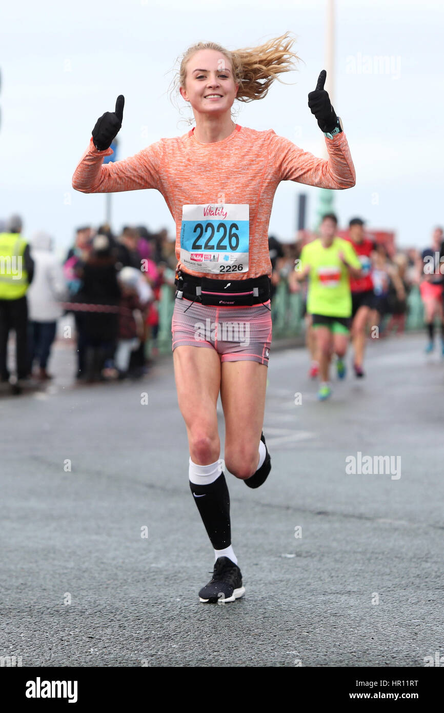 Brighton, Regno Unito. Il 26 febbraio 2017. La vitalità Brighton Mezza Maratona foto di prendere posizione sul lungomare di Brighton, domenica 26 febbraio 2017. Credito: Sam Stephenson/Alamy Live News Foto Stock