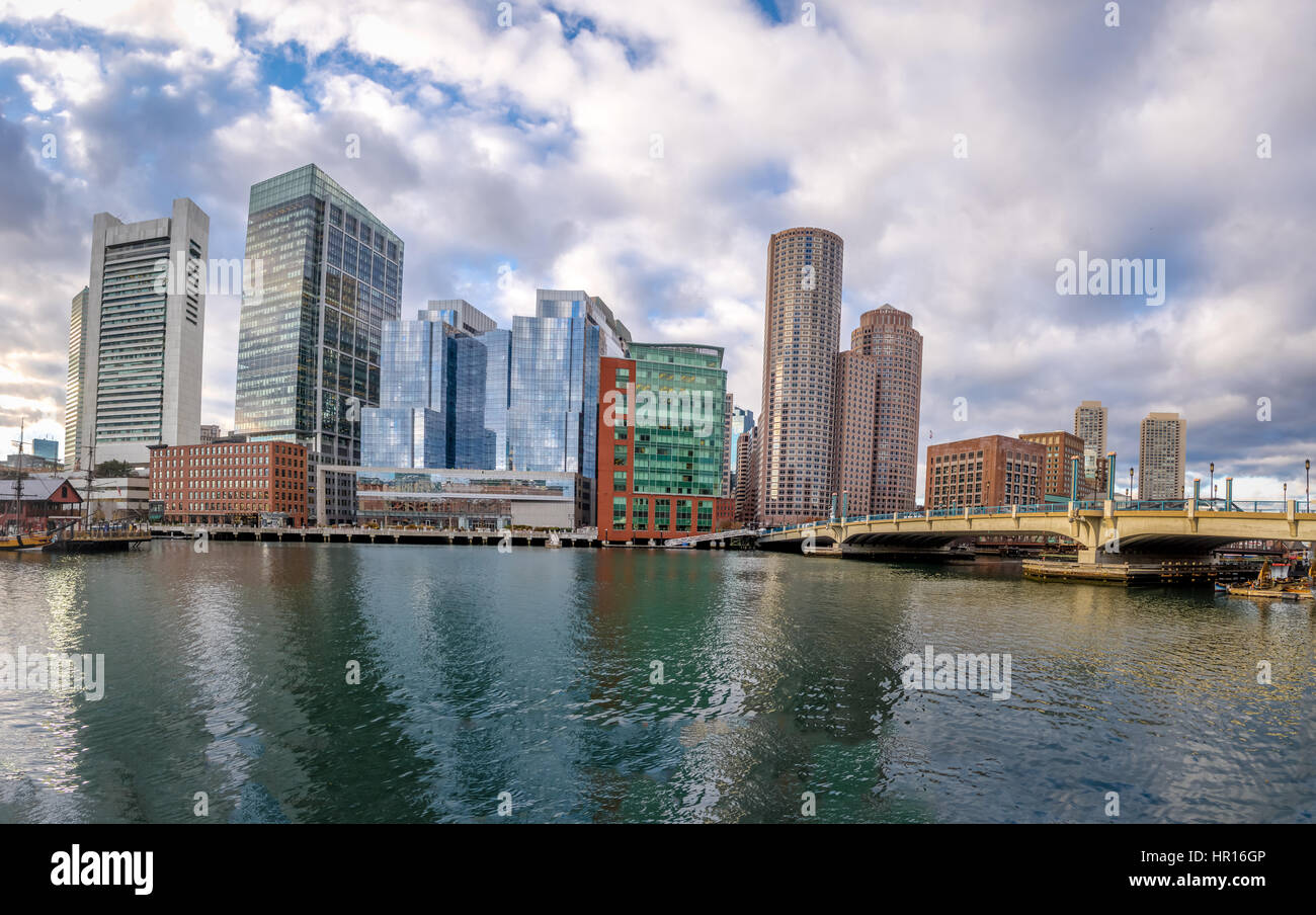 Porto di Boston e il quartiere finanziario - dello skyline di Boston, Massachusetts, STATI UNITI D'AMERICA Foto Stock