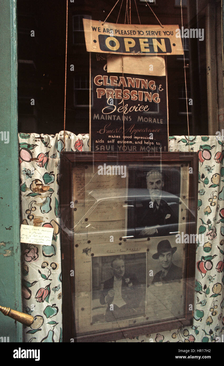 Panni di pulizia e servizio di stiratura, Marylebone, London, 1972 Foto Stock