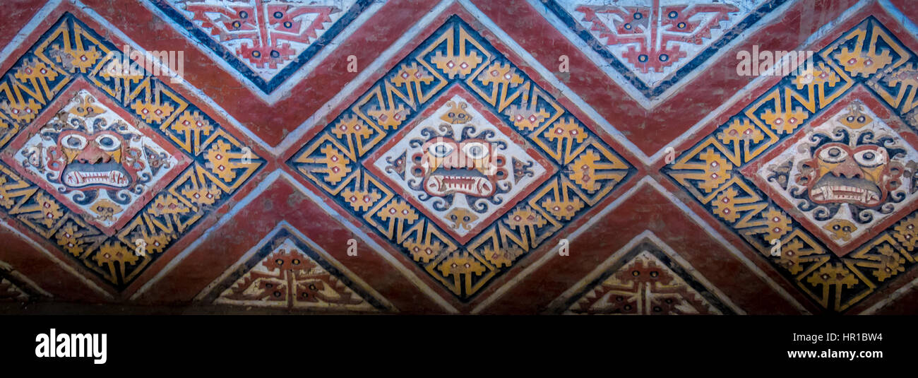 Dettaglio della parete antica a Huaca de la Luna in Trujillo, Perú Foto Stock