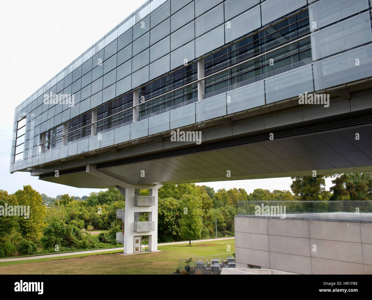 Ala a sbalzo del presidente Bill Clinton library in Little Rock Arkansas affacciato sul fiume Arkansas. Foto Stock