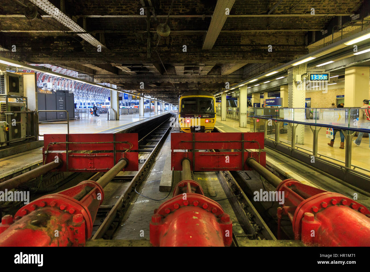 Paddington Station Terminus piattaforma, London, Regno Unito Foto Stock