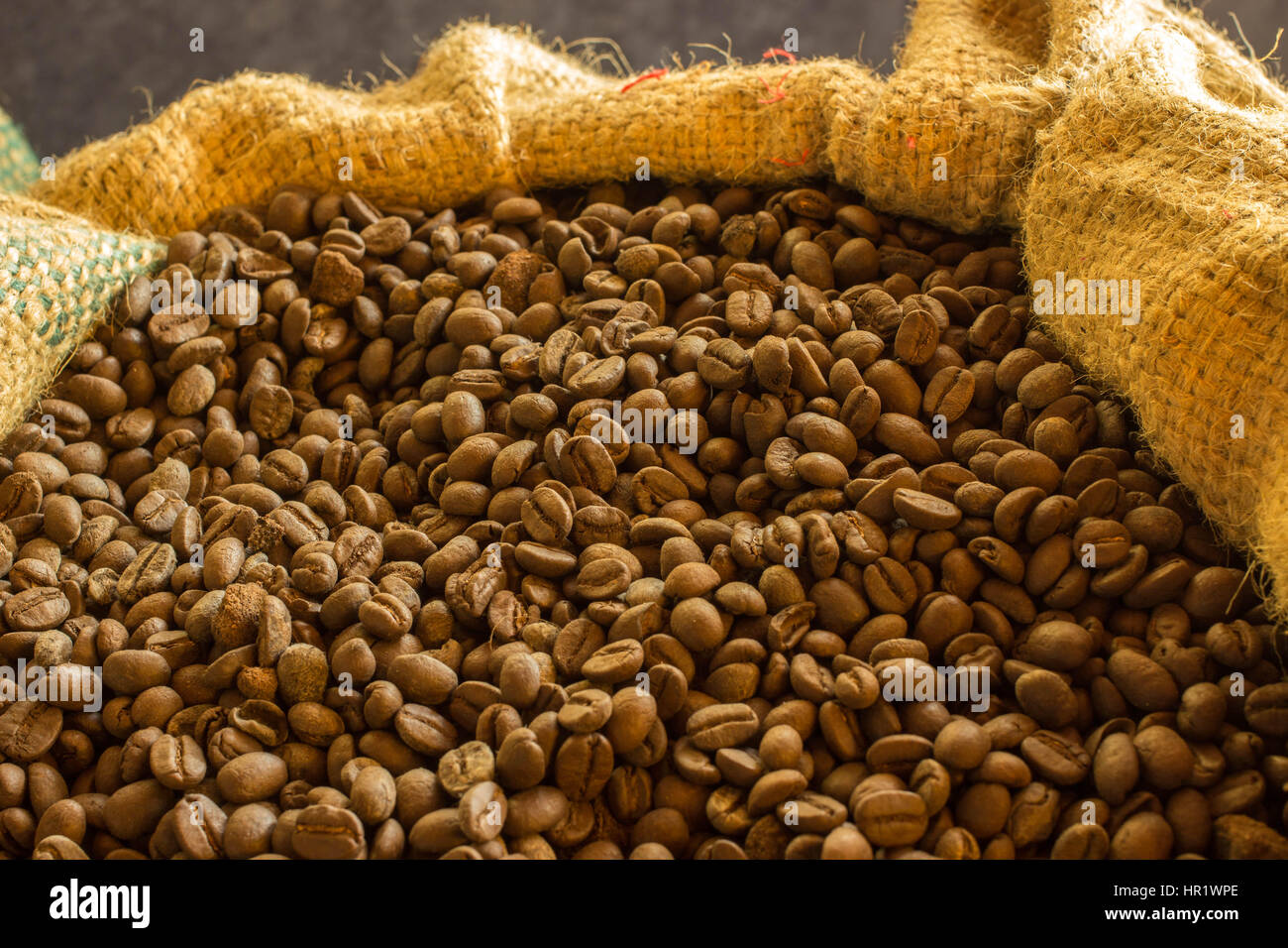 I chicchi di caffè in asack caffè originale e di buon gusto Foto Stock I chicchi di caffè in asack caffè originale e di buon gusto Foto Stock