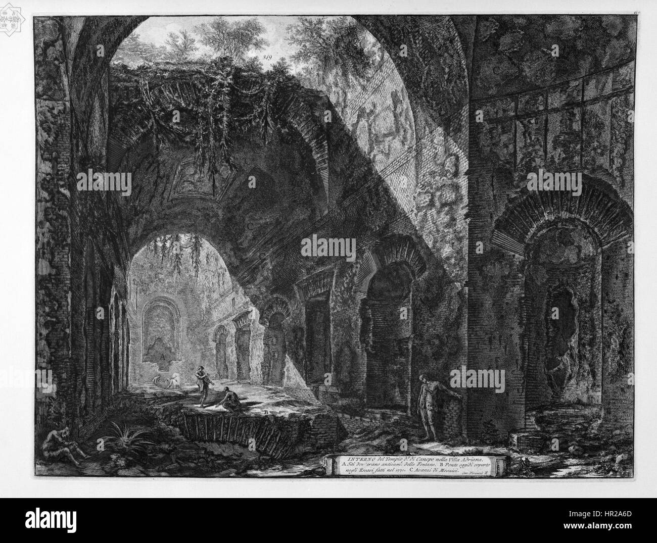 L'incisione del 1706 di Piranesi esemplifica la sua maestria nelle incisioni architettoniche, catturando intricate e drammatiche rappresentazioni di rovine classiche e la grandiosità dell'architettura antica. Foto Stock