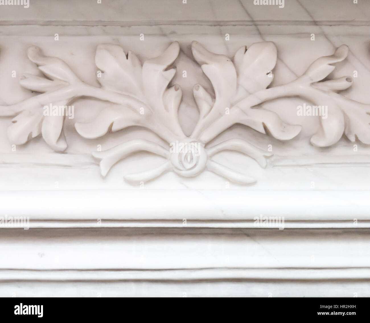 Bellissimi fiori sculture in marmo bianco Foto Stock