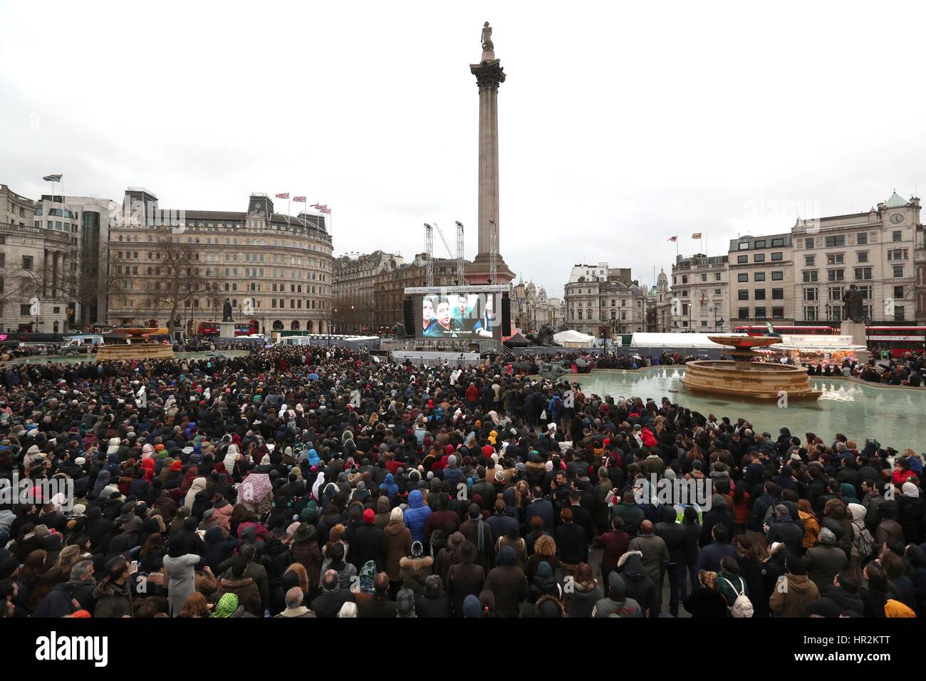 L'esame gratuito di Asghar Farhadi è il venditore a Trafalgar Square, Londra centrale, come il regista iraniano sta boicottando questo weekend di Oscar su Donald Trump il divieto di viaggio. Foto Stock