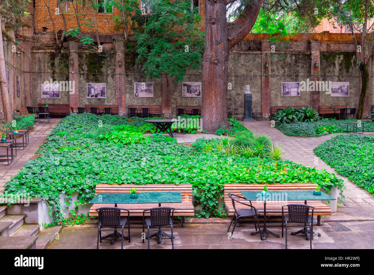 Scrittori" Casa di Georgia, Patio, Tbilisi, Georgia, nel Caucaso, Medio Oriente e Asia Foto Stock