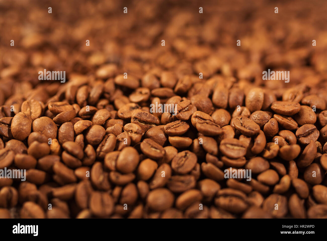 Chicchi di caffè tostati sfondo, close up Foto Stock