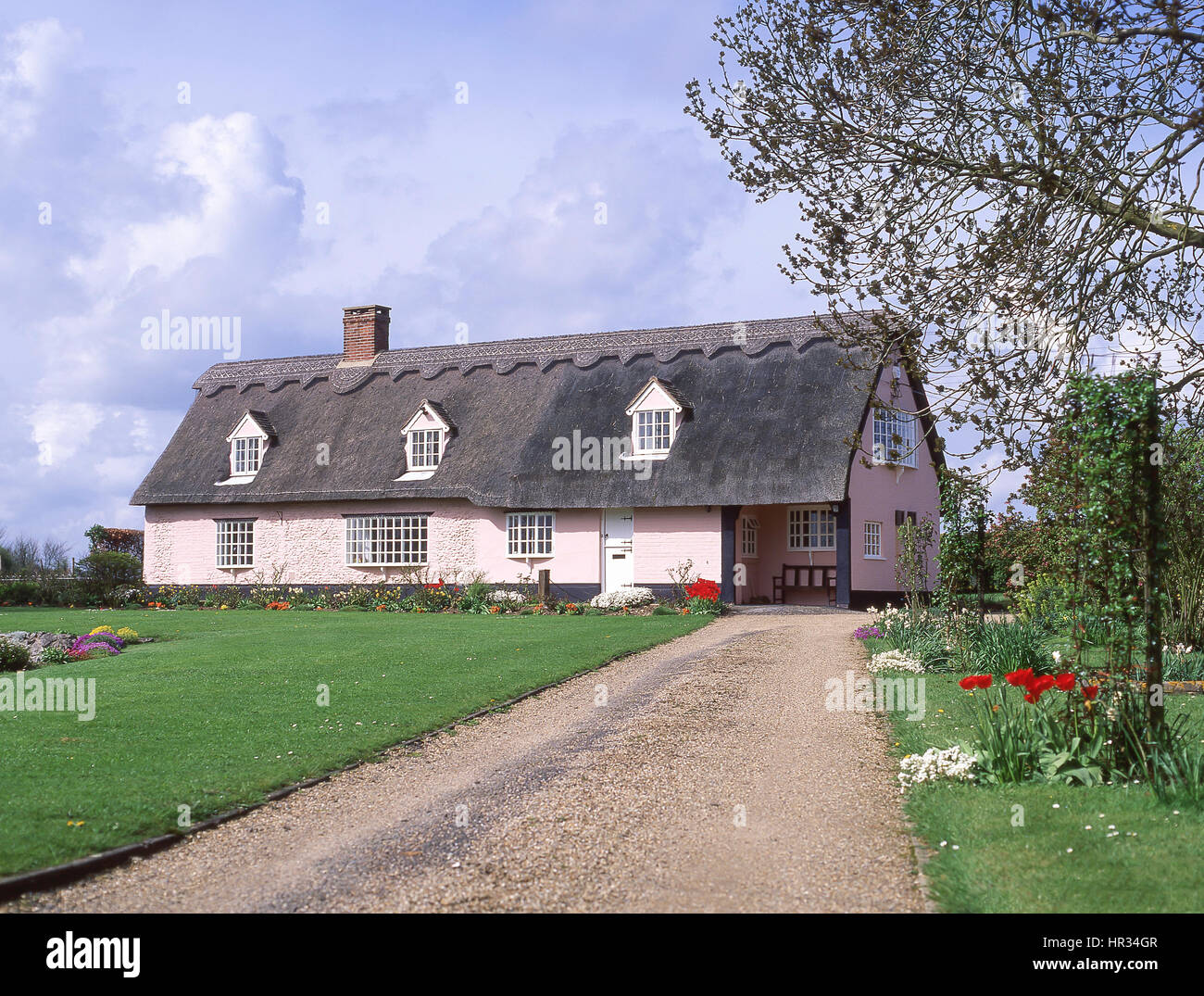 Cottage con il tetto di paglia, Ousten, Suffolk, Inghilterra, Regno Unito Foto Stock