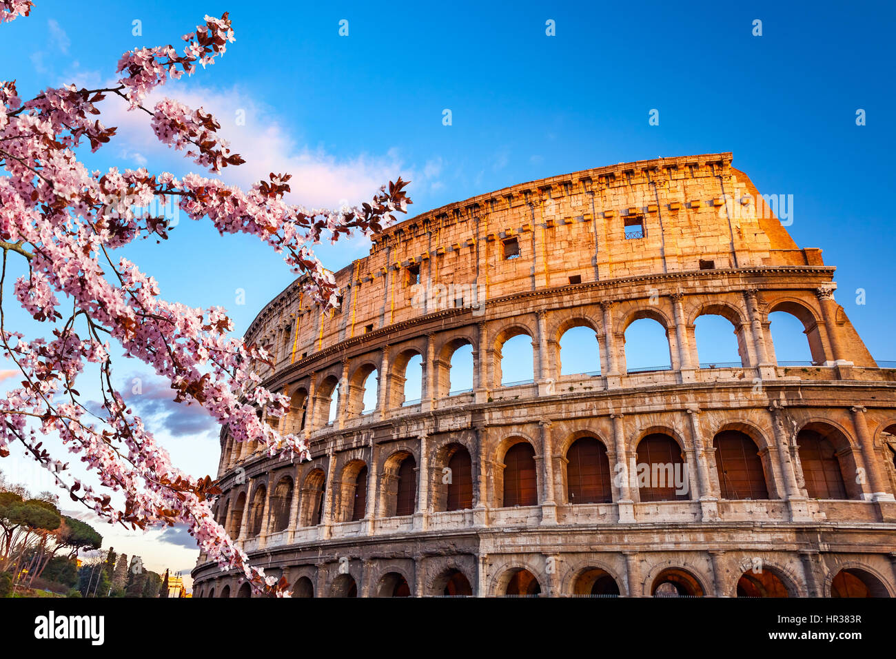 Colosseo al Tramonto primaverile Foto Stock
